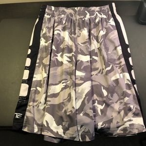 Nike basketball camo elite shorts size large.